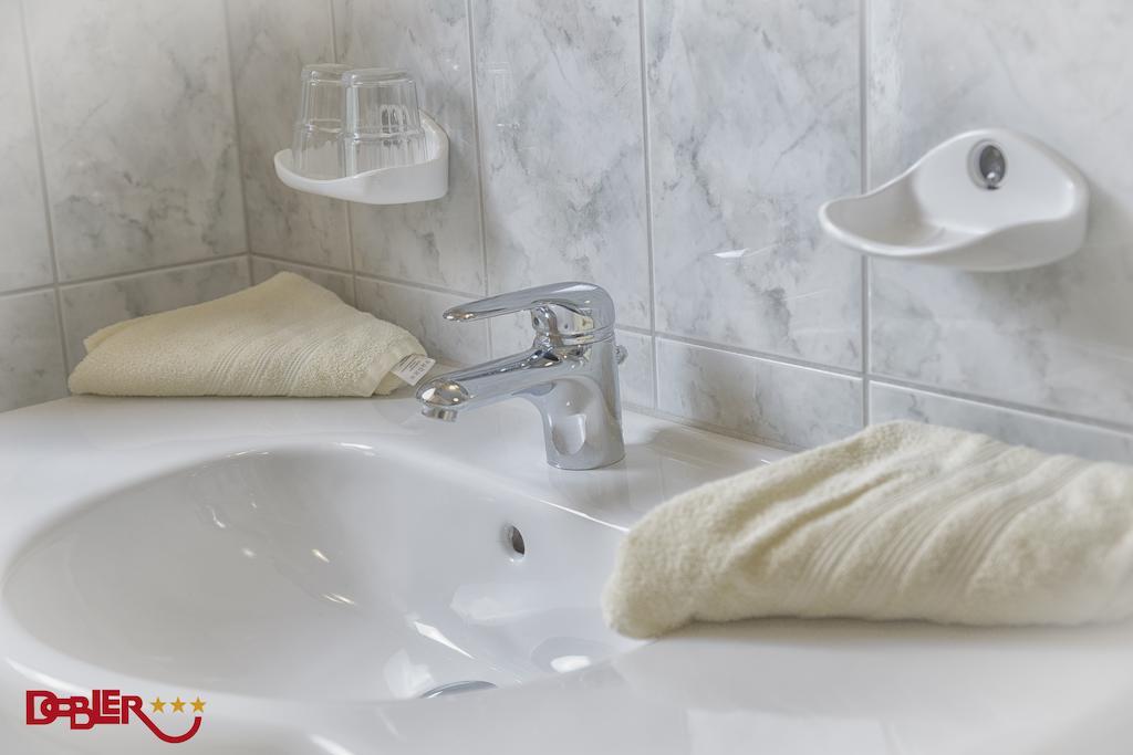 Ferienhotel Dobler Weissenbach am Lech Bilik gambar