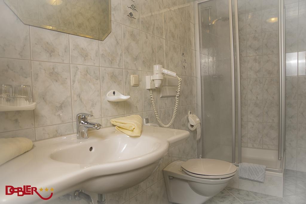Ferienhotel Dobler Weissenbach am Lech Bilik gambar
